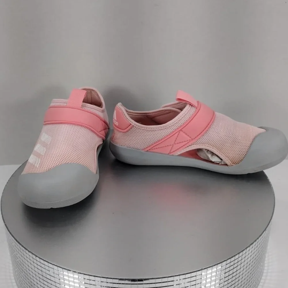 Adidas Kids Water Shoes in  size 1 kids pre owned Exellent condition